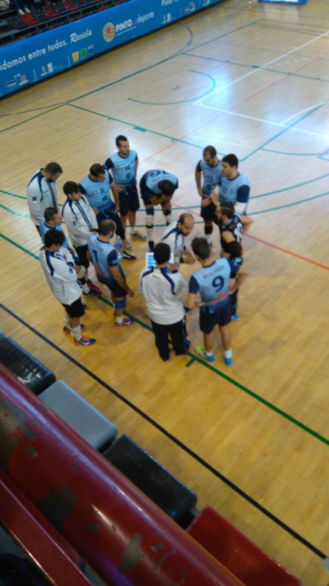 Por fin llegó primero victoria del senior masculino en casa por 3-0 ante Colmenar. Toca seguir por la misma línea.