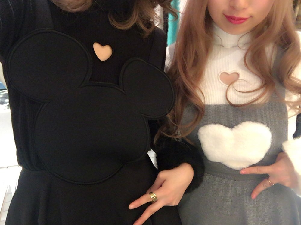 _39moca's tweet photo. みゆもきゃ😘❤️

#onespo
ハニービータートル双子🐝

私はミッキージャンスカ🐭

みゆきはファーポッケフレア🐰

だいすきなお姉さん😙💓

#onespostaff https://t.co/ldrrpr116A