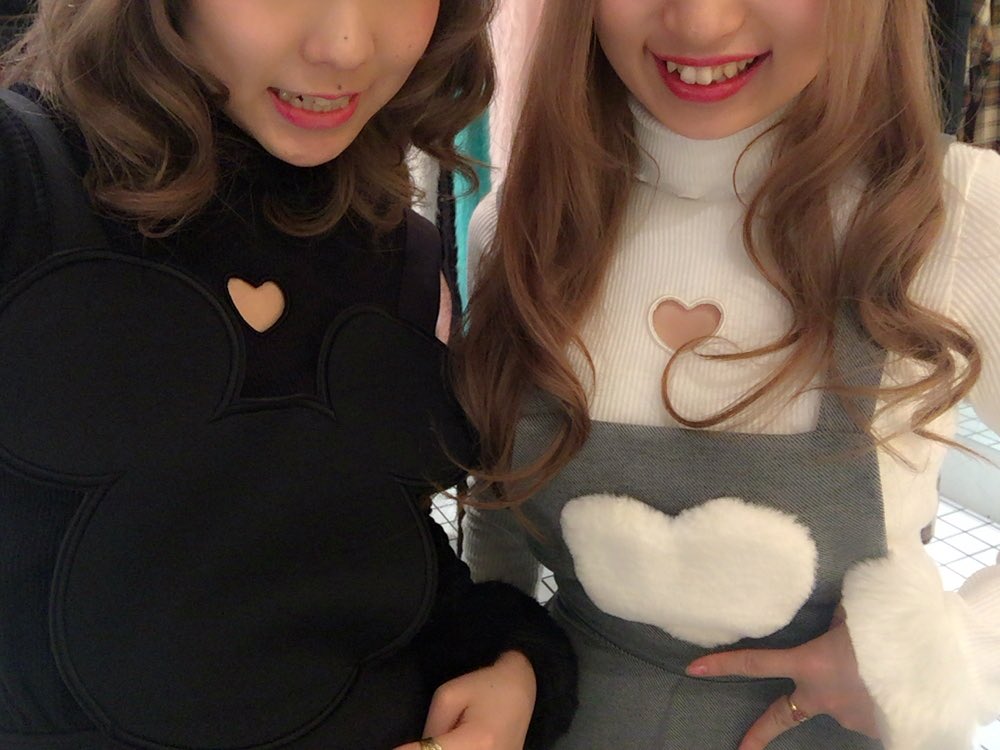 _39moca's tweet photo. みゆもきゃ😘❤️

#onespo
ハニービータートル双子🐝

私はミッキージャンスカ🐭

みゆきはファーポッケフレア🐰

だいすきなお姉さん😙💓

#onespostaff https://t.co/ldrrpr116A