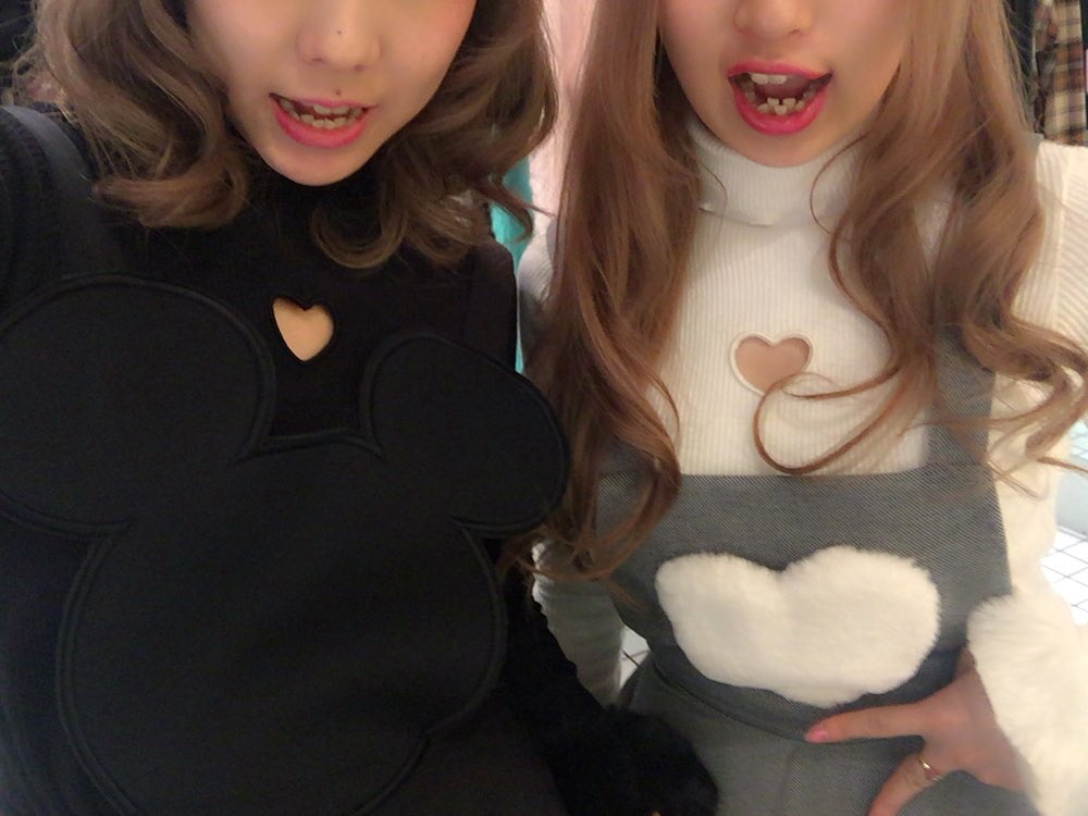 _39moca's tweet photo. みゆもきゃ😘❤️

#onespo
ハニービータートル双子🐝

私はミッキージャンスカ🐭

みゆきはファーポッケフレア🐰

だいすきなお姉さん😙💓

#onespostaff https://t.co/ldrrpr116A