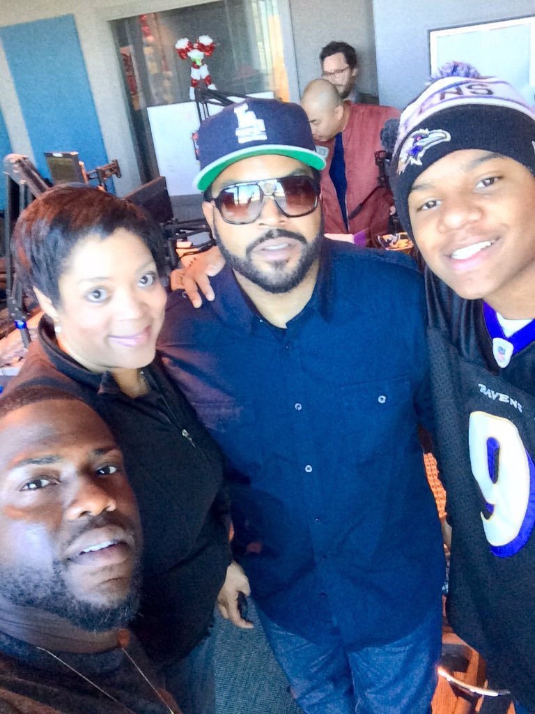 kbfromchicago's tweet photo. An Ice Cube and A Hart https://t.co/3Po4jVdlpW