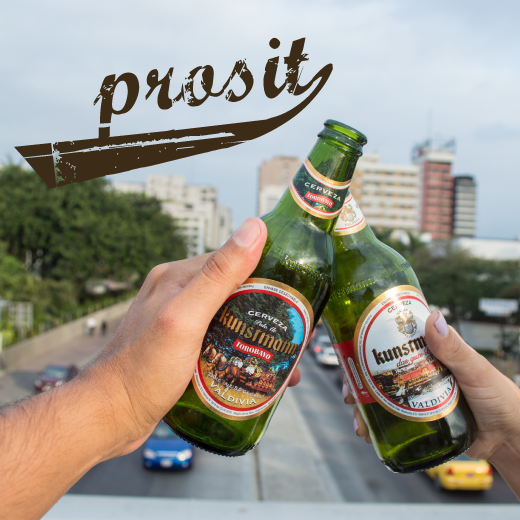 KunstmannEC's tweet photo. Salud por un día de amigos, por un día Kunstmann https://t.co/3OFyeegJB4