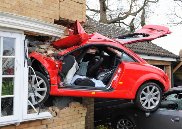 KusicAndKusic's tweet photo. To survive a crash, donโt lock your arms, legs, or other joints. https://t.co/rF0HA3mcW8 #K2Security #SurvivalTip https://t.co/aOUmd0E8Of