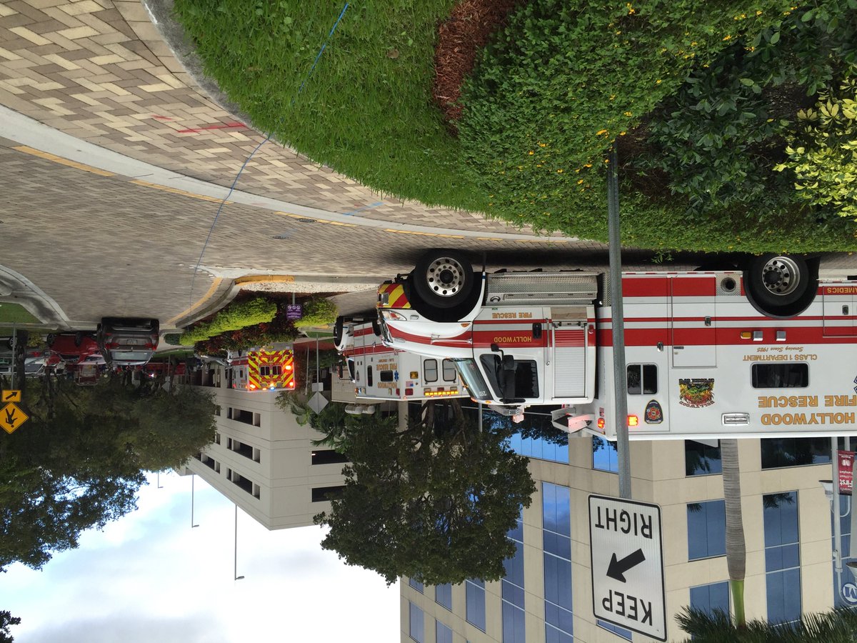 Small fire prompts evacuation at Hollywood Pavilion. bit.ly/1NF62wn?utm_me… https://t.co/Kk7sTZ7i81