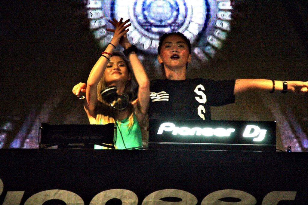jetplaine_'s tweet photo. #DeucePring @DeuceManila x @joycepring ! #QueenBae @PattyTiu #AMF2015 https://t.co/X92zGeV3Zh