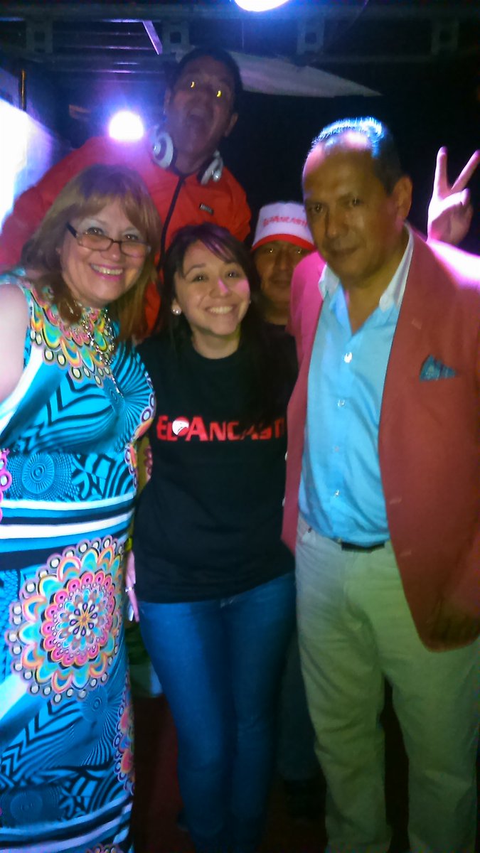 JohyReartesV's tweet photo. #BCC2015  @RadioAncasti 98.5 
Con la compañía de dos genios.
Mariana Ventrice y Carlos López Veliz https://t.co/6sdRjuCmH5