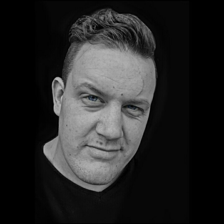 RoyBroeke's tweet photo. #Goedemiddag  #zondagselfie #selfie #photoshop https://t.co/0V0bdpwh0P