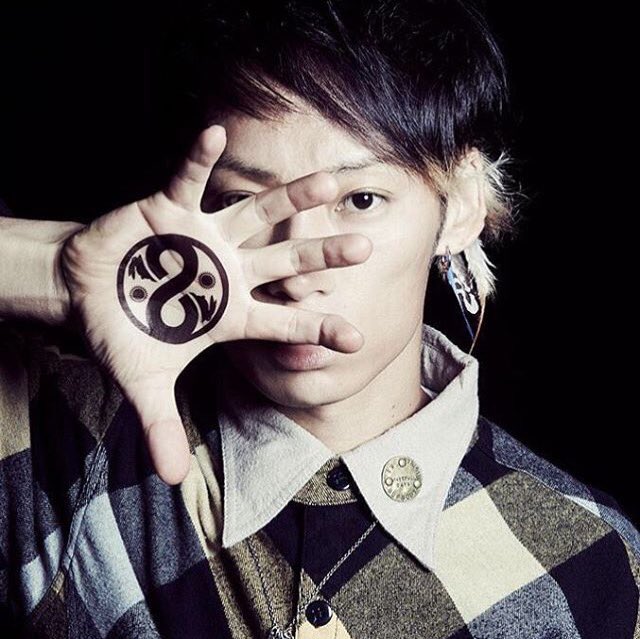 buverz_'s tweet photo. TAKUYA∞ Happy Birthday🎂🤘
これからも素敵な楽曲そしてLIVE期待してます！！

#UVERworld
#TAKUYA 
#TAKUYA生誕祭 https://t.co/zfLjcawnm7