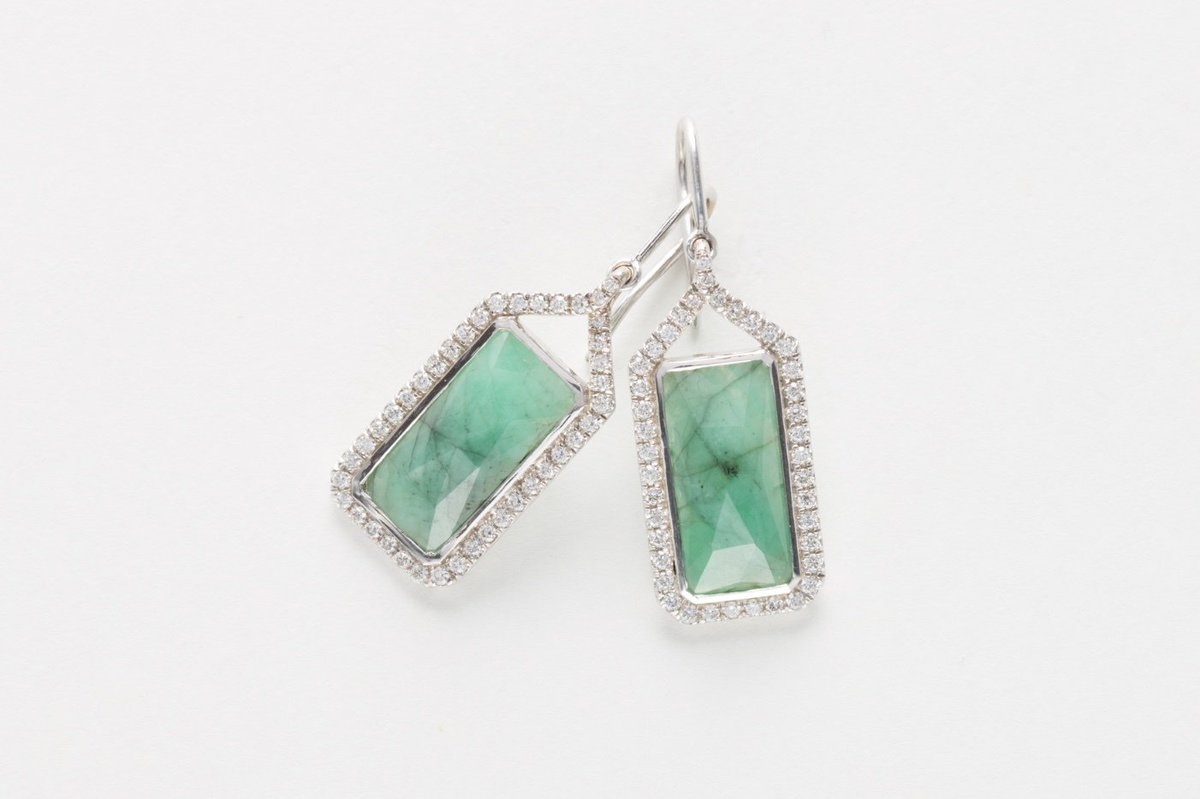 JAMIEWOLFNYC's tweet photo. #ChristmasCountdown: Emerald Slices surrounded by diamonds
#jamiewolfjewelry #holidayshopping #emeralds #whitegold https://t.co/ek8ExVdek9