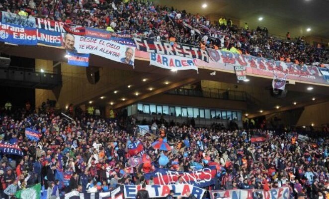 SanLorenzo's tweet photo. Hace un año, como ayer, como hoy. En las buenas, en las malas; en las difíciles. Siempre, junto a #SanLorenzo. https://t.co/9Hhw1gcvGg