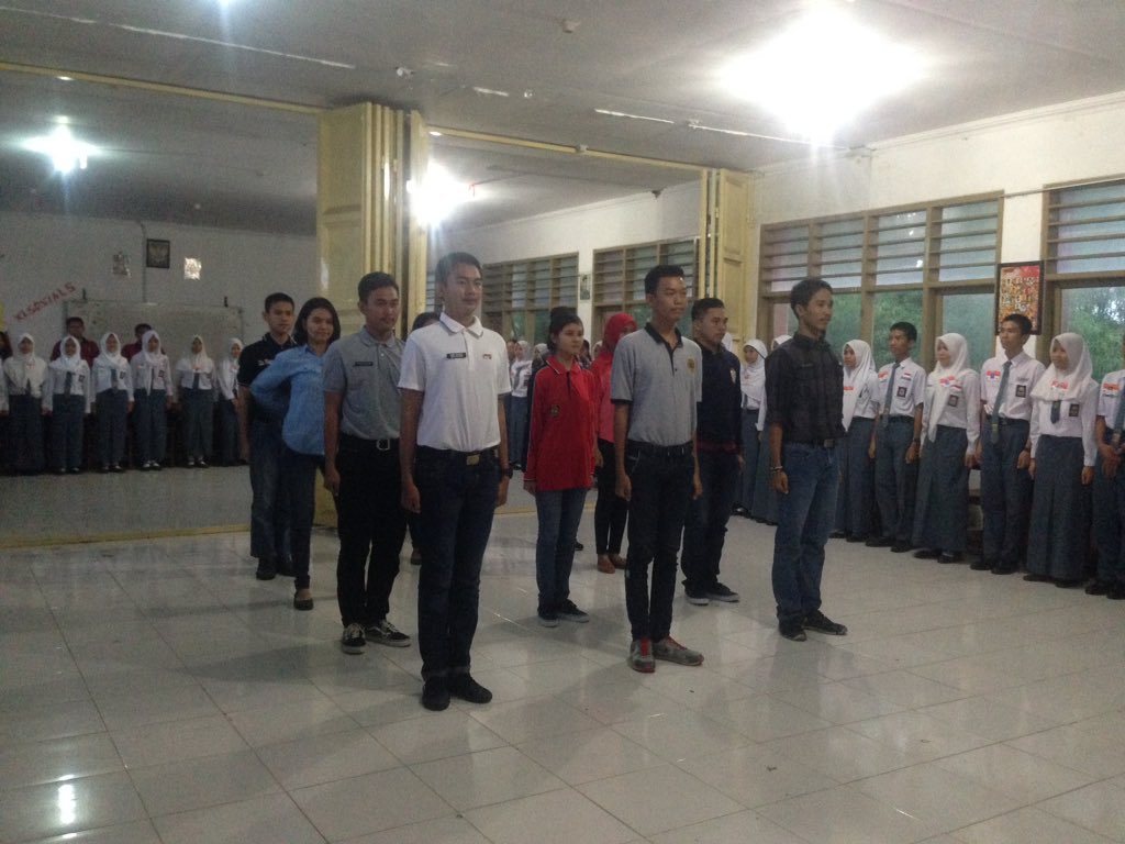 PaskibraSmadas's tweet photo. Perkenalan dan penampilan pbb oleh kanda-kanda @PpiKotaMakassar https://t.co/Q158X6d4fB