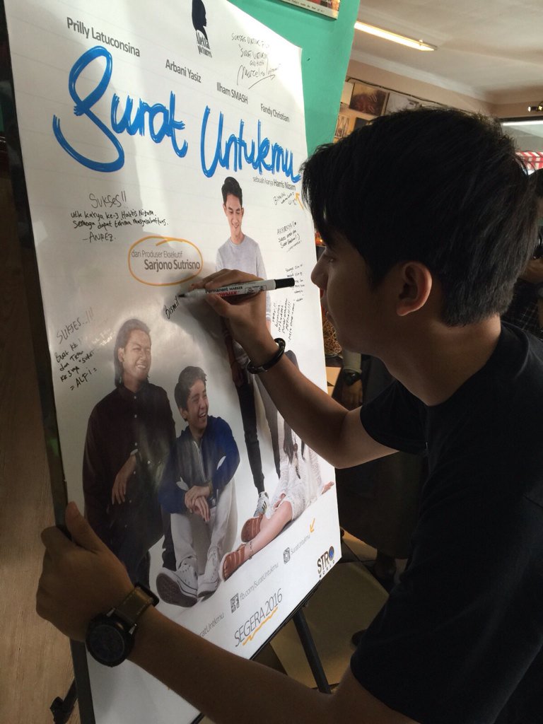 Bismillah,, semoga ini awal dari kesuksesan kami!! Yeayy💜💙