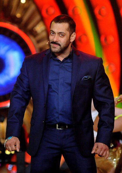 BSKFanClub's tweet photo. It's showtime! Tune into #ColorstTV to watch the #BiggBoss! #SRKSalmanOnBB9 https://t.co/IULJJgVOT9