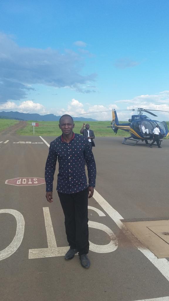 mac_ochieng's tweet photo. Seeing off @RailaOdinga after he graced Tourism and Luo Cultural Festival 2015 in @KisumuCountyKE https://t.co/ydfZc2ABw5