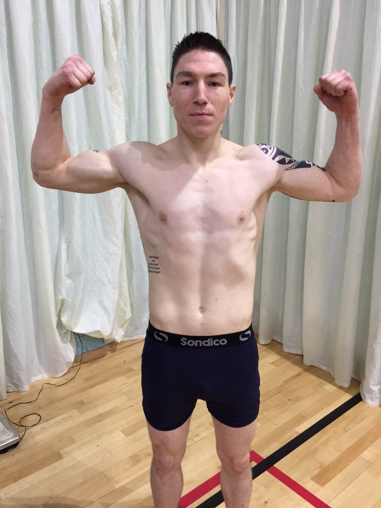 markneilsonsw's tweet photo. Ben Heap weighed in and bang on weight - doors open 6:30

#debut #christmascracker https://t.co/ICXgra9efU