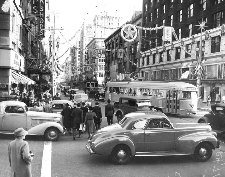MainStShops's tweet image. #Christmas shopping in #downtown LA in 1940. Let&apos;s keep our main streets as magical today as they were then!