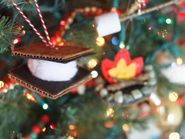 WinterberryGrdn's tweet photo. Day 7: How cute is this?! DIY s'more decor! [via @countryliving] #12DaysOfOrnaments https://t.co/nZrApzpWyk