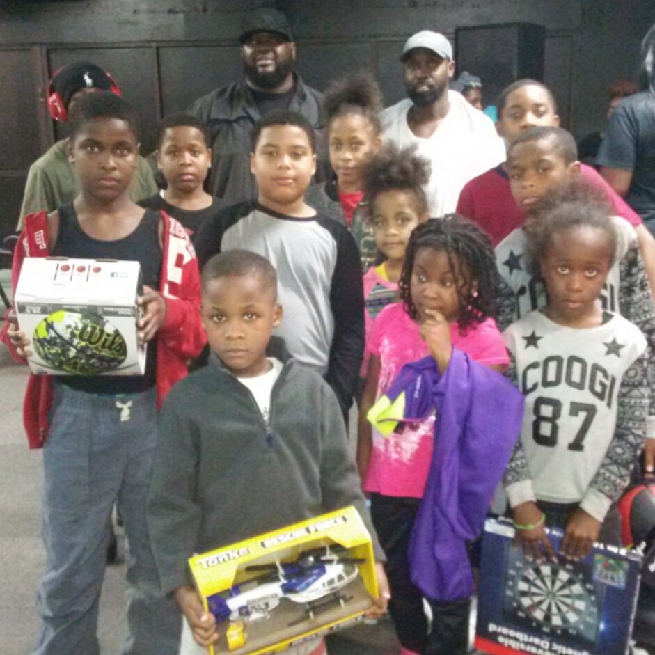 MentoringB's tweet photo. They were more anxious to open their gifts than take the pic. #ToyDrive #ToyStory #toysforboys #toysforgirls # https://t.co/ntc9BX1R1F