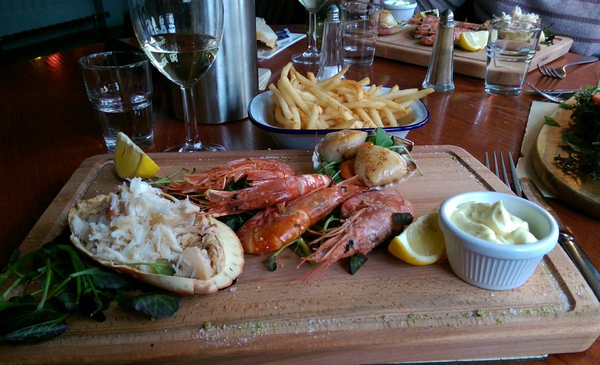 MsFungi's tweet image. Delicious seafood platter today 😋 @PortlandNewInn @NewInnBoutique @SamNewInn @Kevinmanfield Thanks everyone 😍