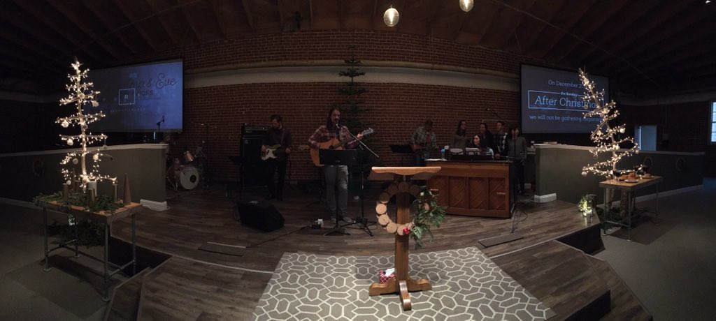 _RadiantChurch's tweet photo. @Dal_Ri leading us in song this morning. This is gonna be fun. https://t.co/hqZEC9YNvN