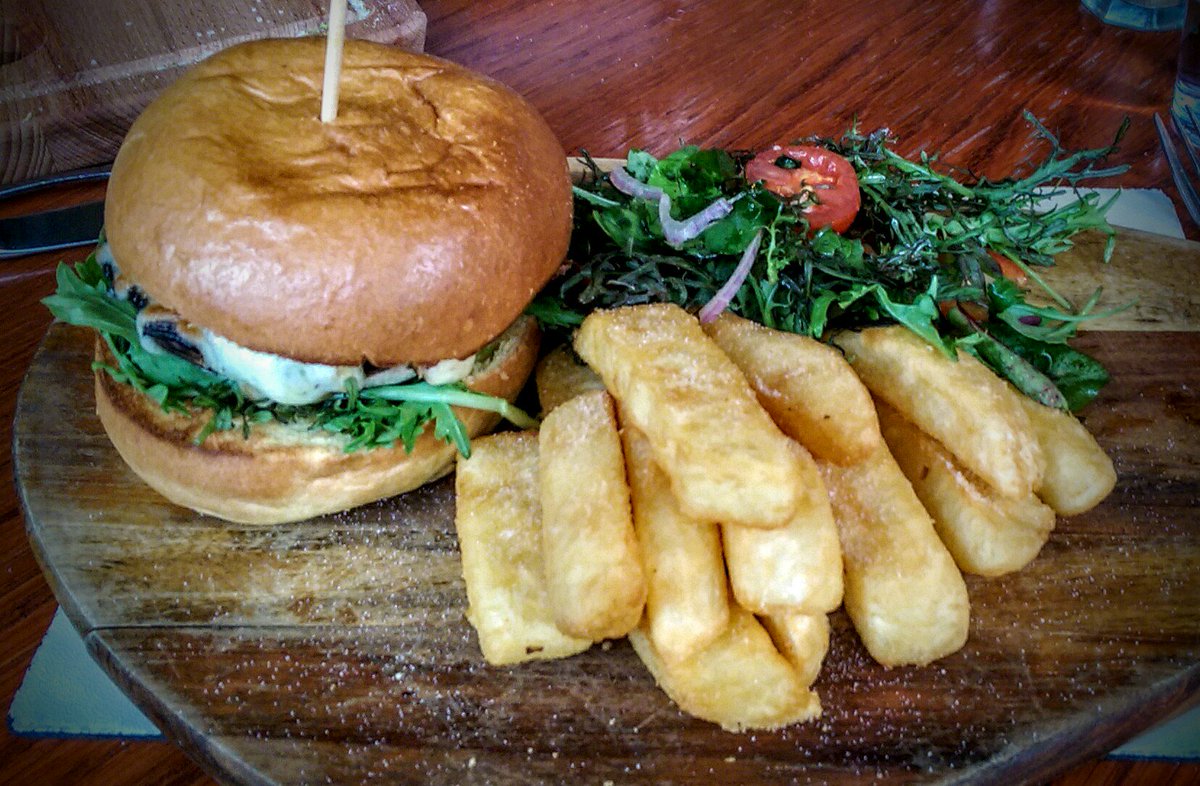 Kevin_Atkins's tweet image. @MsFungi @PortlandNewInn @NewInnBoutique @SamNewInn @Kevinmanfield Ditto for mushroom burger. Same time next week? 😁