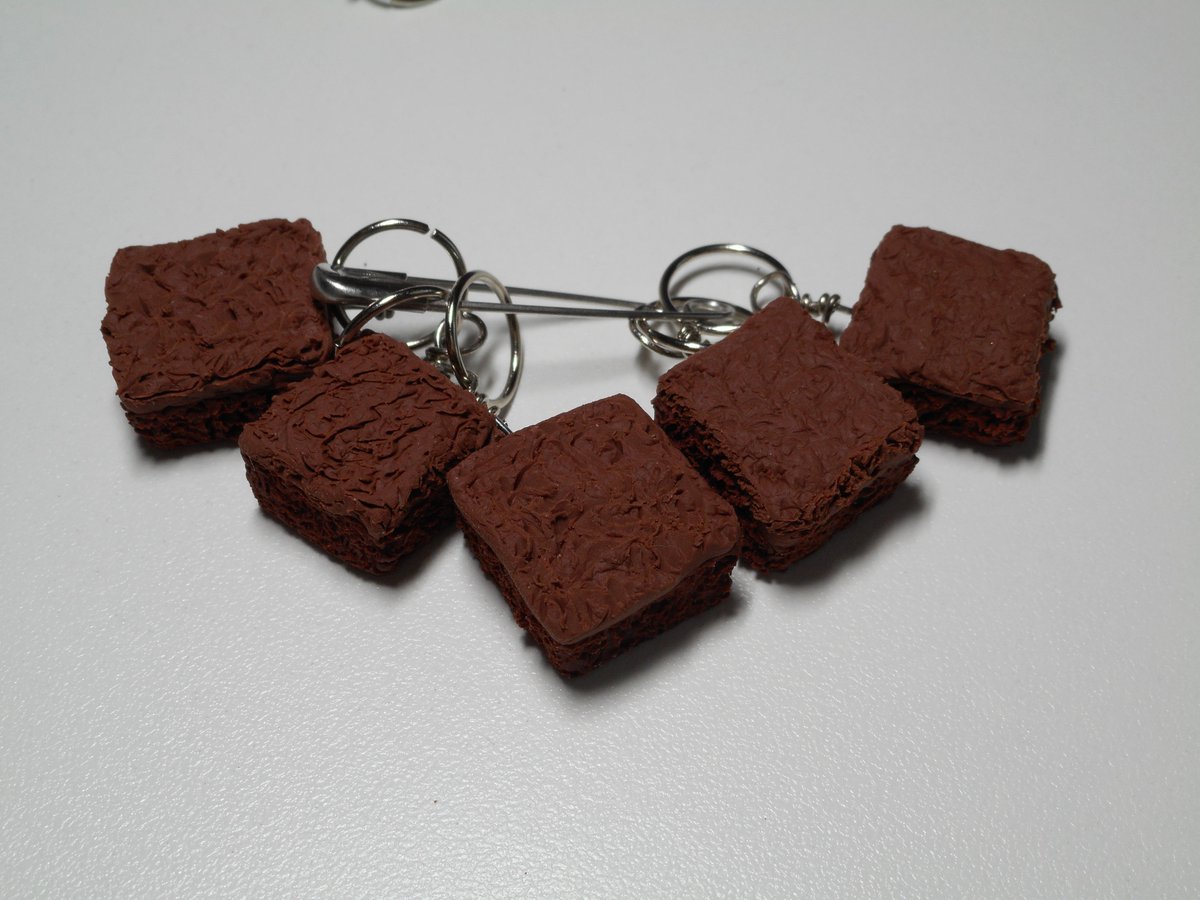 TinyCreationsDB's tweet photo. New knitting stitch markers #stitchmarkers #minifood #knit
https://t.co/rbymQxUxk1 https://t.co/9RwtIDk0jm