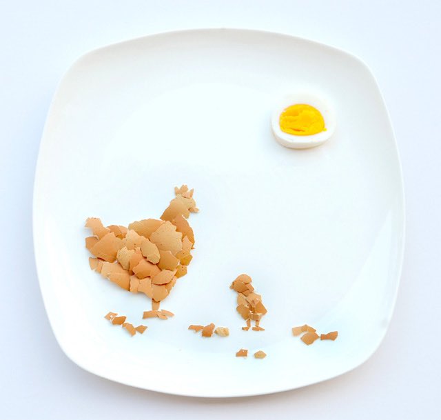 chatgsiti's tweet photo. Malaysian artist/architect, Hong Yi plays with her food: https://t.co/xTzWK0ivpn