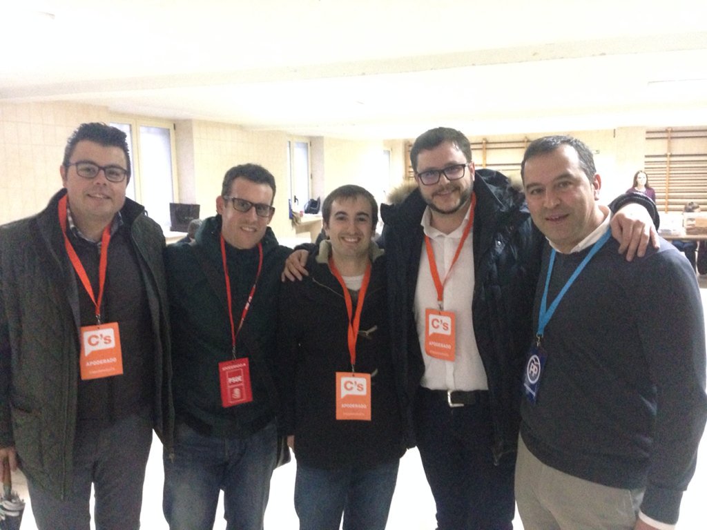 Rodrigo_Ibeas_P's tweet photo. Con buena gente @antonquirce y compañeros de @Cs_Burgos y @psoeburgos #BU20D https://t.co/8kpjRTPNBj