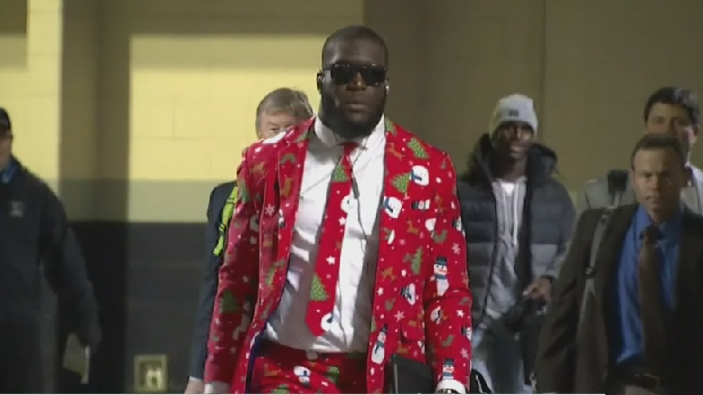 SportsCenter's tweet photo. Brian Orakpo making a late push for suit of the year. https://t.co/h0eaDnC9lh
