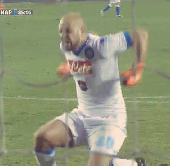 PReina25's tweet photo. 3 grandi punti che tornano alla Terra dil Sole!!!Siiii 😡😡 !!!Auguri a Tutt e tante belle cose per 2016.Forza Napoli! https://t.co/f5umK2zlM6