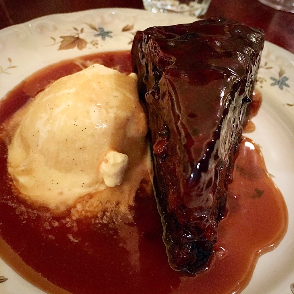 Oh my god. Such an incredible sticky toffee pudding <a href="/Thecrownsph/">The 3 Crowns</a> final service