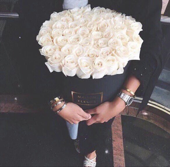 MISTER_GIA's tweet image. - in love with white roses 😍😍.