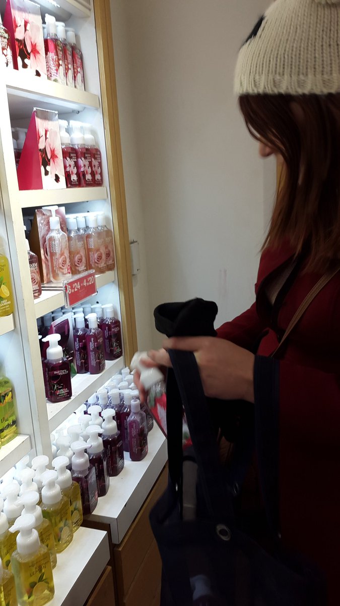 TomRiddell_91's tweet photo. She's in her element #shopping #bathandbodyworks #NYC https://t.co/lXHueddjxC