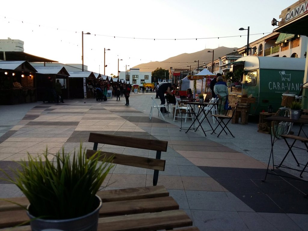 El plan perfecto para un domingo por la tarde 😊🎄 #mercadillonavideño #christmasmarket #benalmadena #navidad