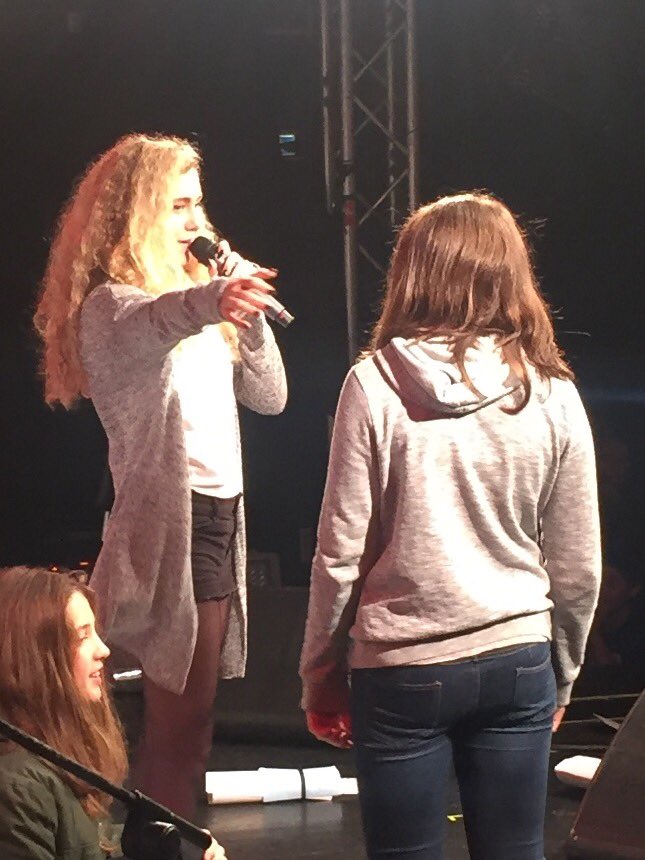 theshowisyou's tweet photo. La nostra idola sul palco. @sofia_viscardi #commossi https://t.co/iZlH0flGtg