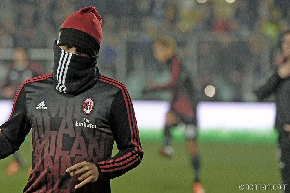 acmilan's tweet photo. Let's show our red&amp;black heart tonight!
#FrosinoneMilan
#forzaMilan https://t.co/DQq8pap0sN