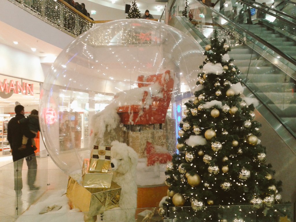 philrhens's tweet photo. stairway to heaven! #Weihnachten #Simulakrum https://t.co/LMFoFVj6QZ