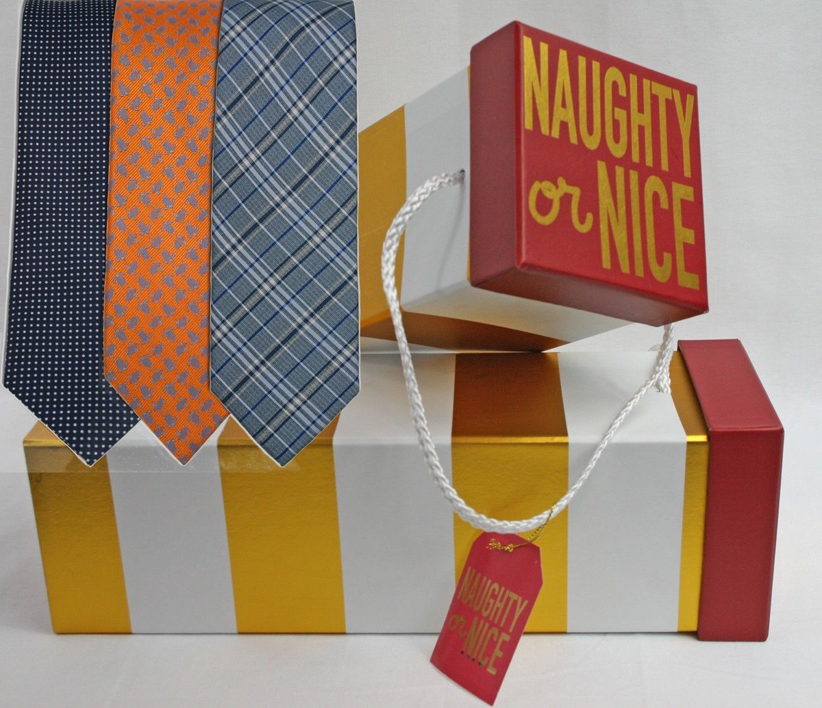 ThreeGuysTies's tweet photo. Are you naughty or nice? Get this Haines &amp; Bonner #giftbox set today! https://t.co/3H4GuKDRDE #necktie #menswear https://t.co/2d5LekU9ZW