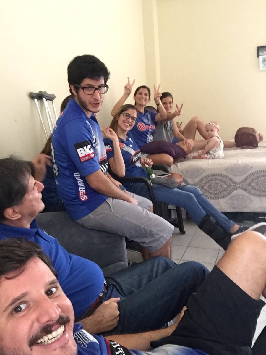 VeritoMorales's tweet photo. EMELEC TRICAMPEÓN! LISTOS!! #FinalxDIRECTV https://t.co/0YjcKtUa6y