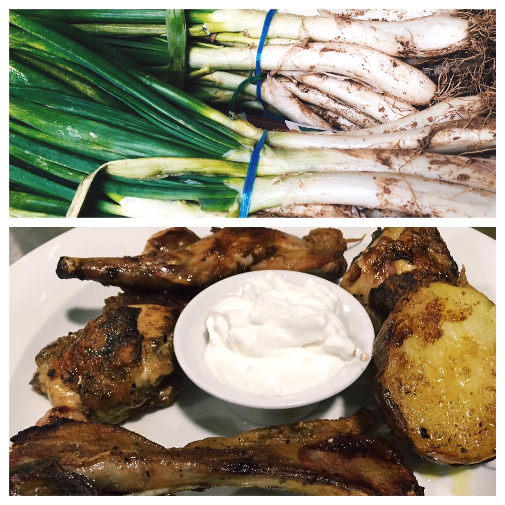Rica tradición los #calçots ¡reserva y aprovecha que es temporada! #calçotada #barcelona #catalunya #gastronomia