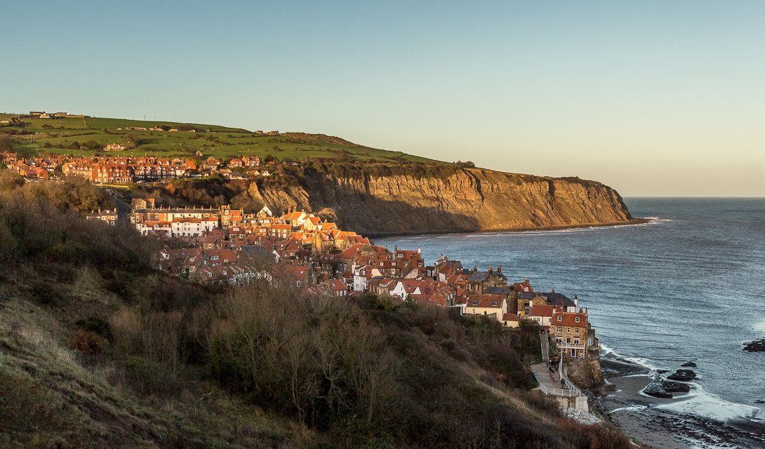 oneimageaday's tweet photo. Late afternoon at Robin Hoods Bay: https://t.co/gQ5cjwdsKf #robinhoodsbay https://t.co/klGEf6cUsl