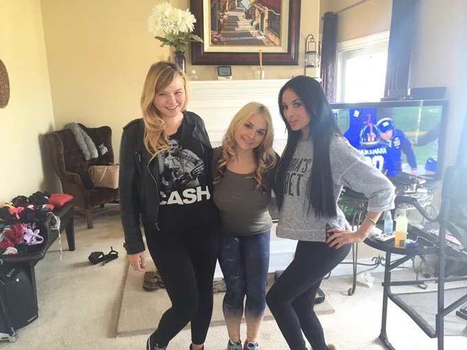 Orgy time for @DogfartNetwork . We are waiting the 3 black dicks https://t.co/BRFBLu4MjW