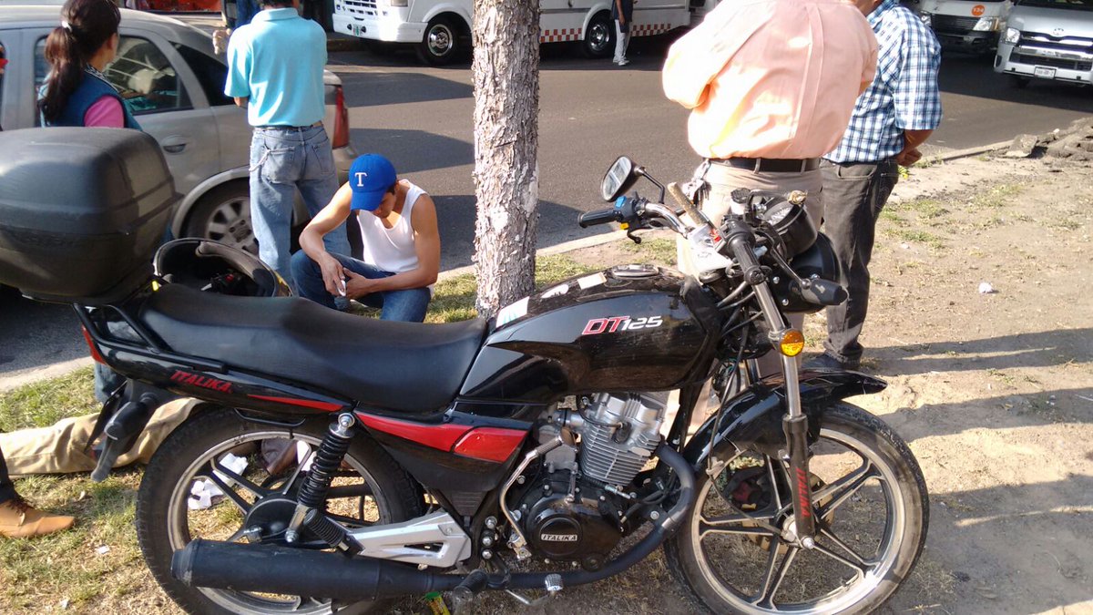 RaulGtzNR's tweet photo. #Ecatepec  AV CENTRAL y metro ECATEPEC hacia el sur piden 🚑 💨 @retioDF @HCB_Ecatepec @CruzRojaEcatepe https://t.co/8LnZrabZC2