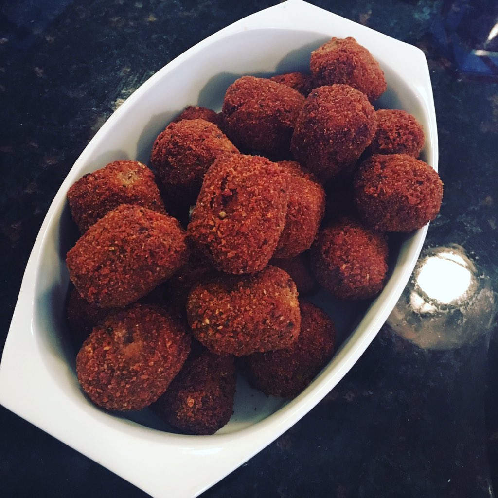 BRFoodies's tweet image. Yummy snaps from an afternoon of pre-Christmas eating with family. #eatallthethings
