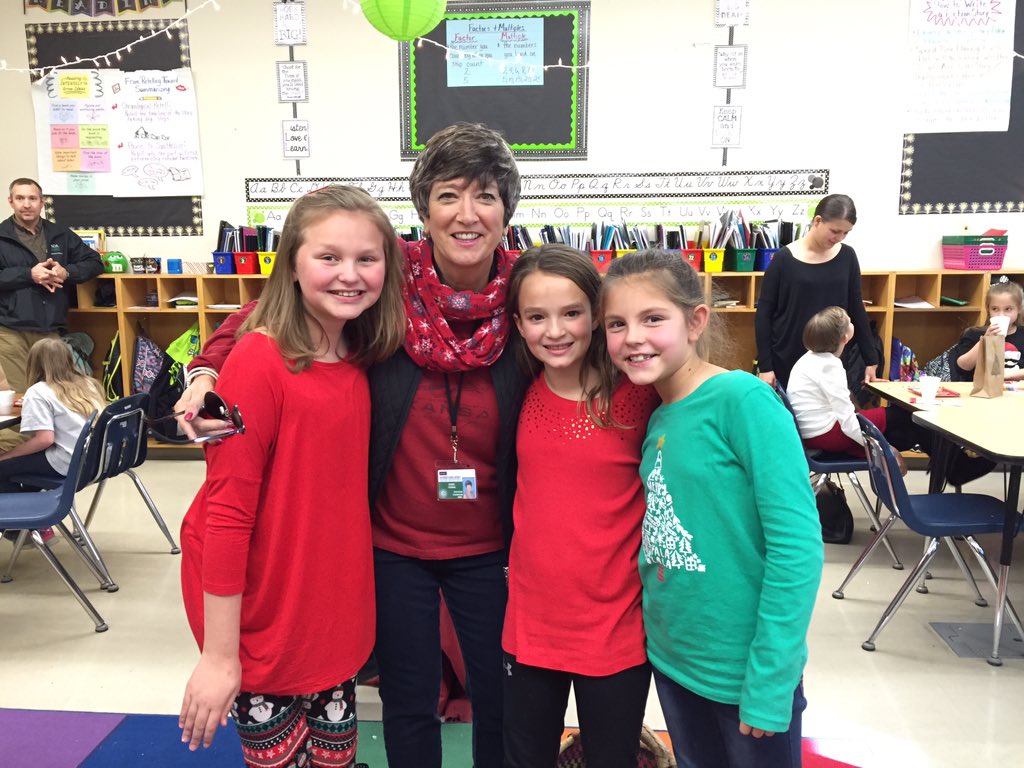 DeborahLThomas4's tweet photo. Friday at King school party https://t.co/HsaouSm1db