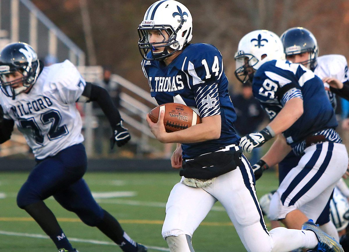 MikeZhe603's tweet photo. QB Stephen Hedberg of @STASAINTSFB named Player of the Year in D2 ... Eric Cumba named Coach of Year @seacoastonline https://t.co/GrSCCdbHXj