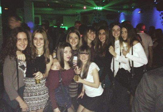miriam_corpa98's tweet photo. Buena nochecita con mis chicas 💞❤🍸 https://t.co/IENhCFDRcV