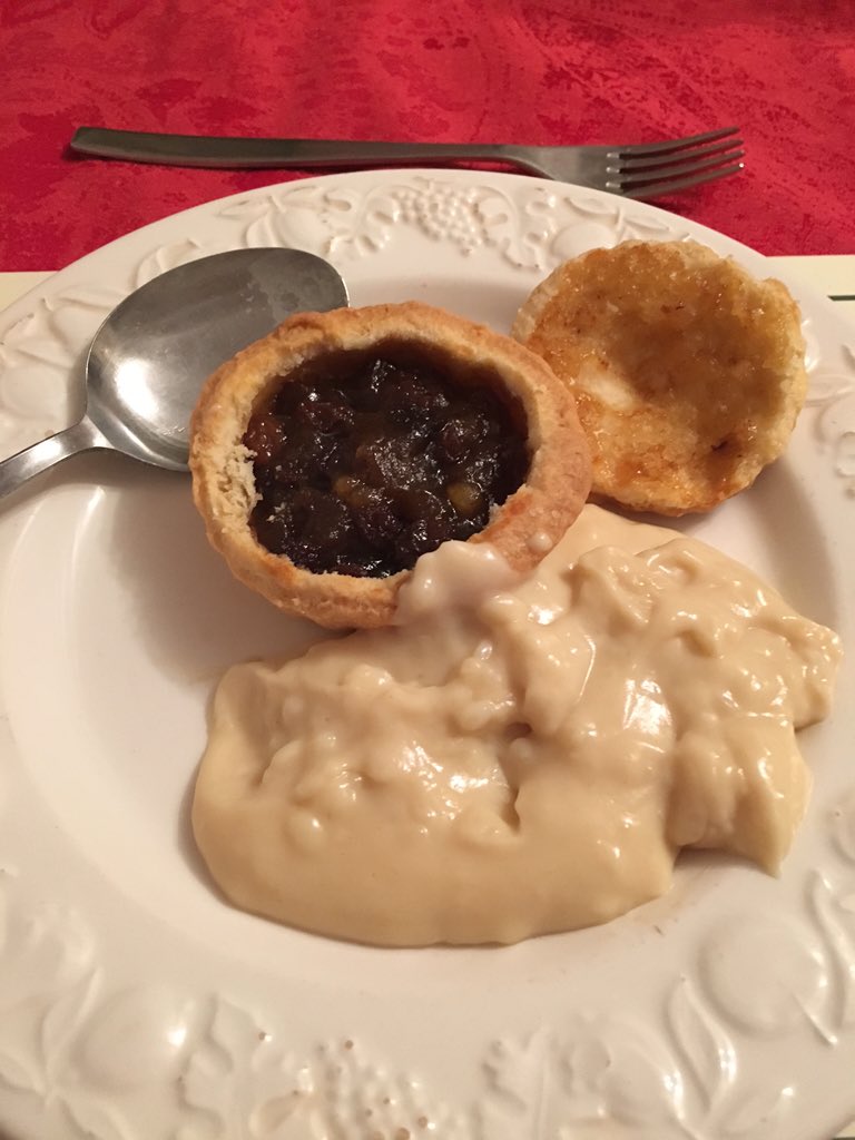 malwareowl's tweet image. #mincepies &amp;amp; #rumsauce  = 😍😍😍😍