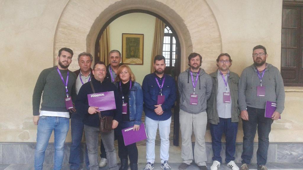 PodemosMarchena's tweet photo. En Marchena hay equipazo (y los que no salen en la foto). Juntos por el cambio #Podemos20Dic #SiSePuede https://t.co/iuFFn2MLM2