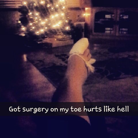 KumleyKk's tweet photo. Ugh the struggle is real i still have Christmas shopping to do and im on crutches :\ https://t.co/ZGMUrQK3eJ